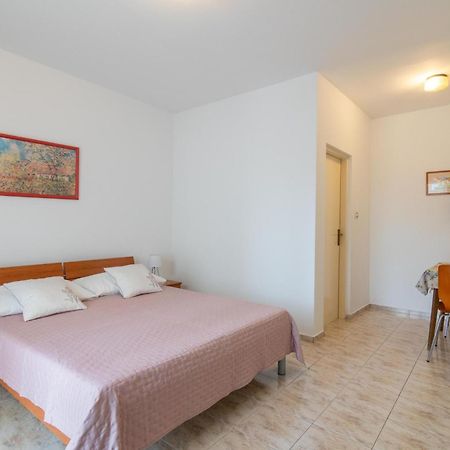 Apartments With A Parking Space Mandre, Pag - 18748 Kolan Εξωτερικό φωτογραφία
