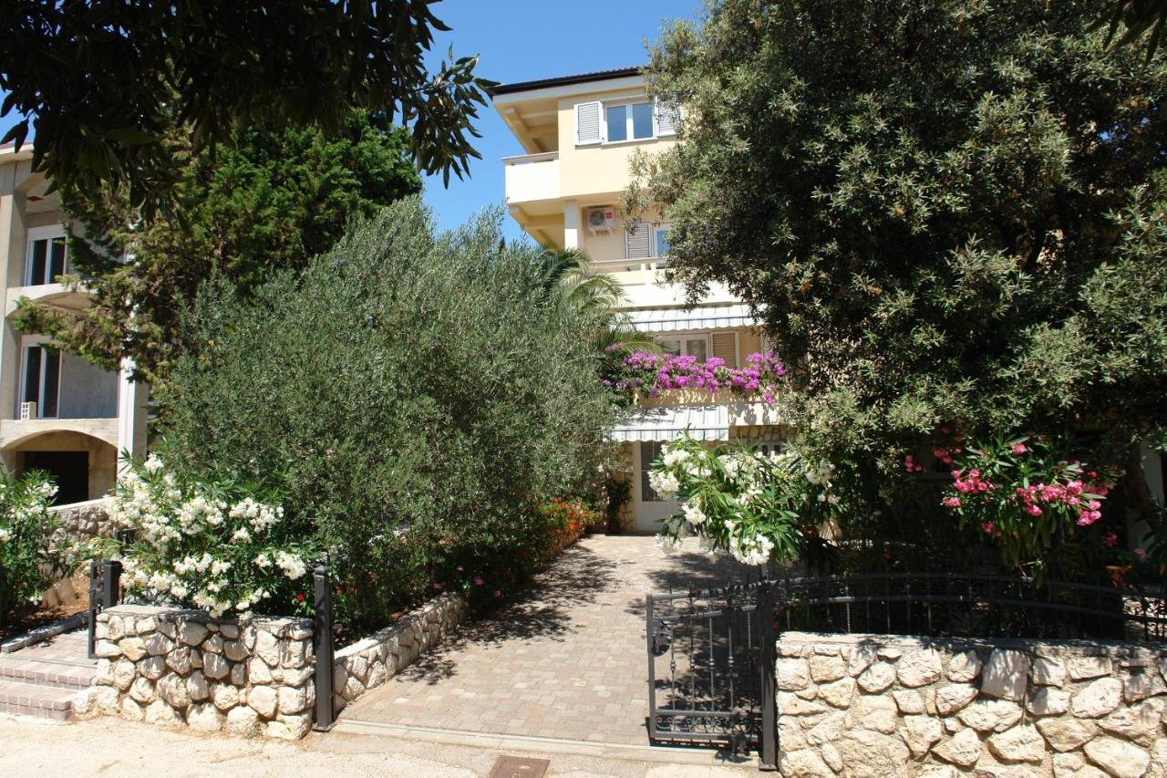 Apartments With A Parking Space Mandre, Pag - 18748 Kolan Εξωτερικό φωτογραφία