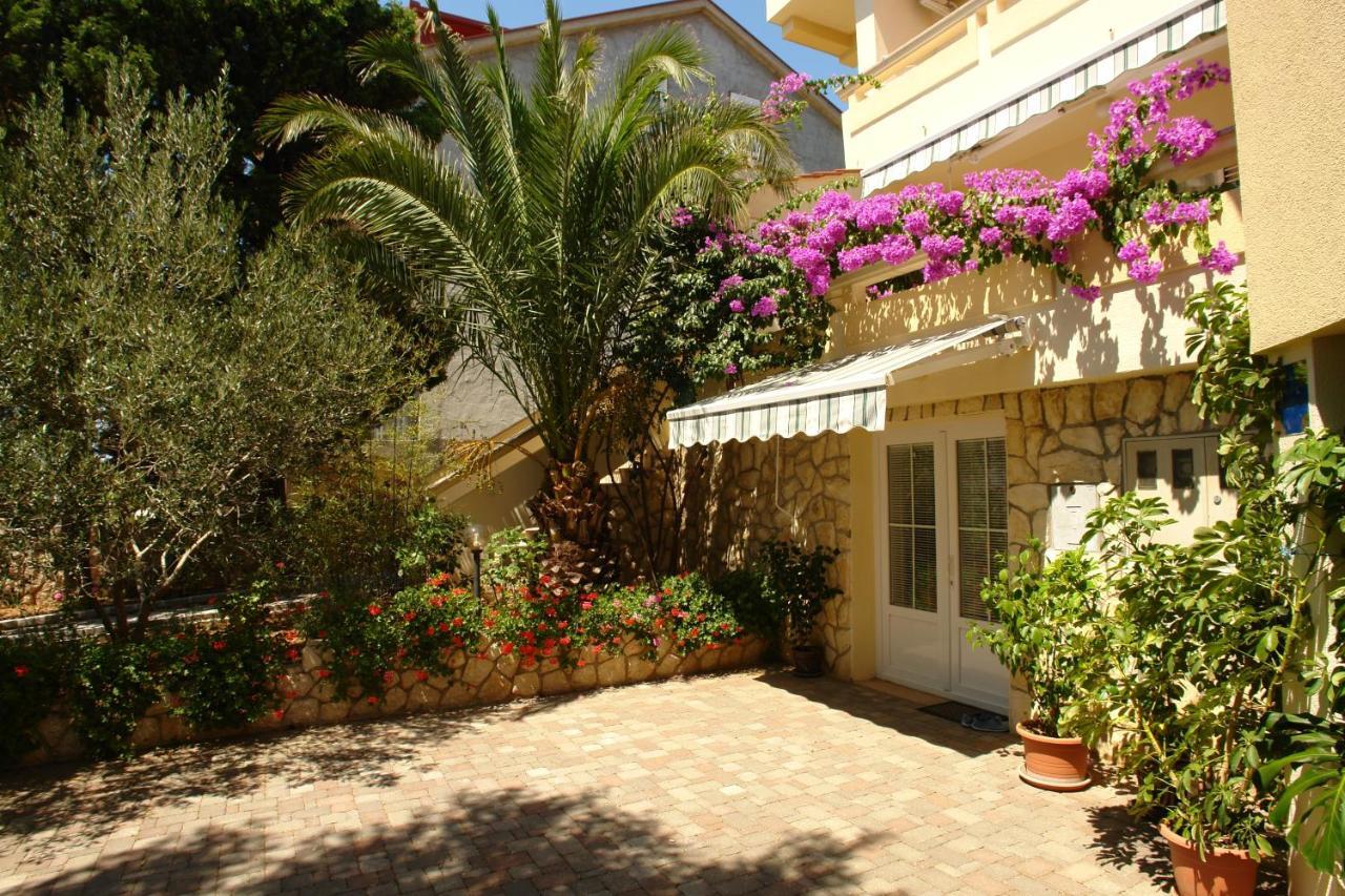 Apartments With A Parking Space Mandre, Pag - 18748 Kolan Εξωτερικό φωτογραφία