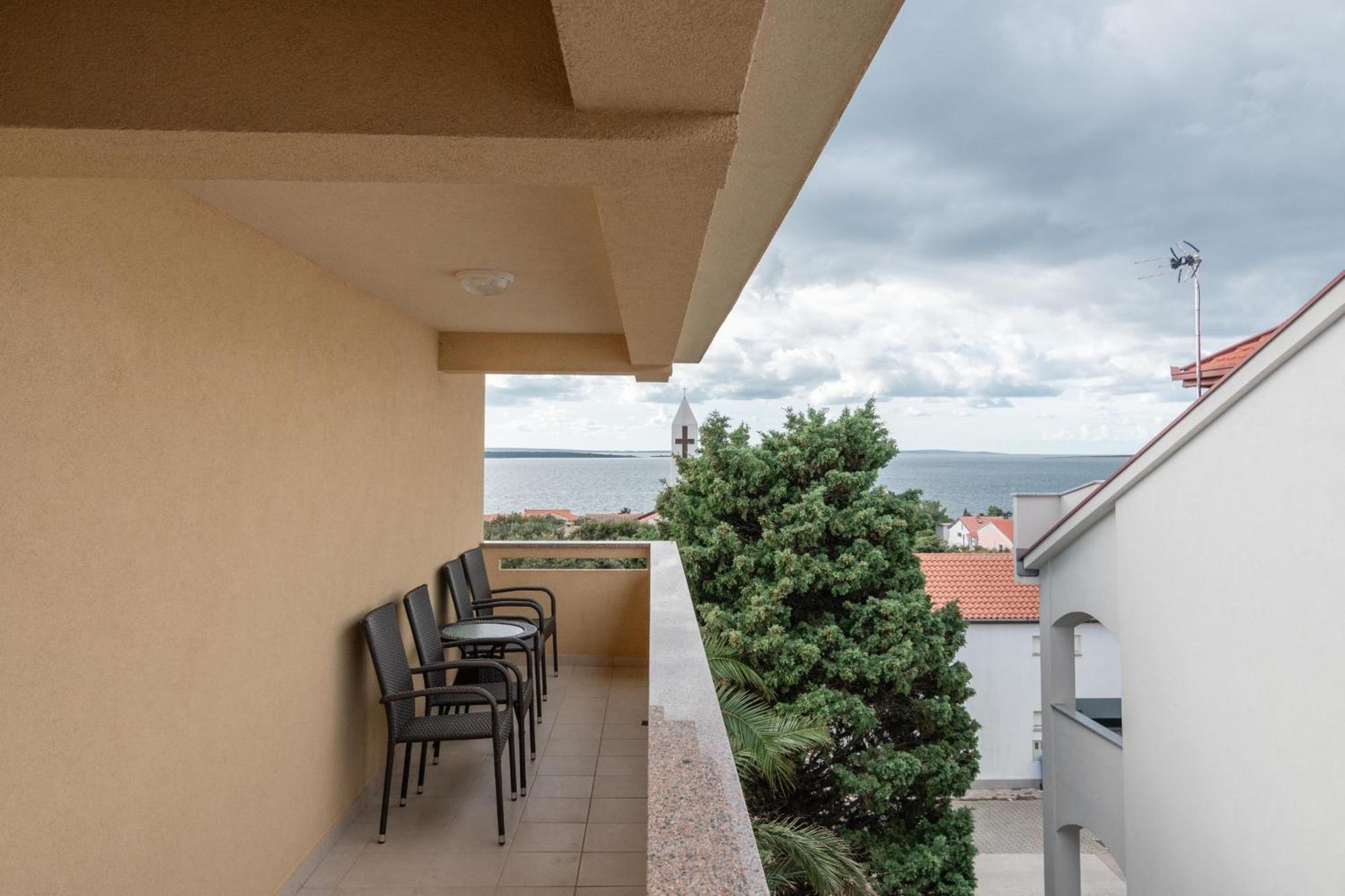 Apartments With A Parking Space Mandre, Pag - 18748 Kolan Εξωτερικό φωτογραφία