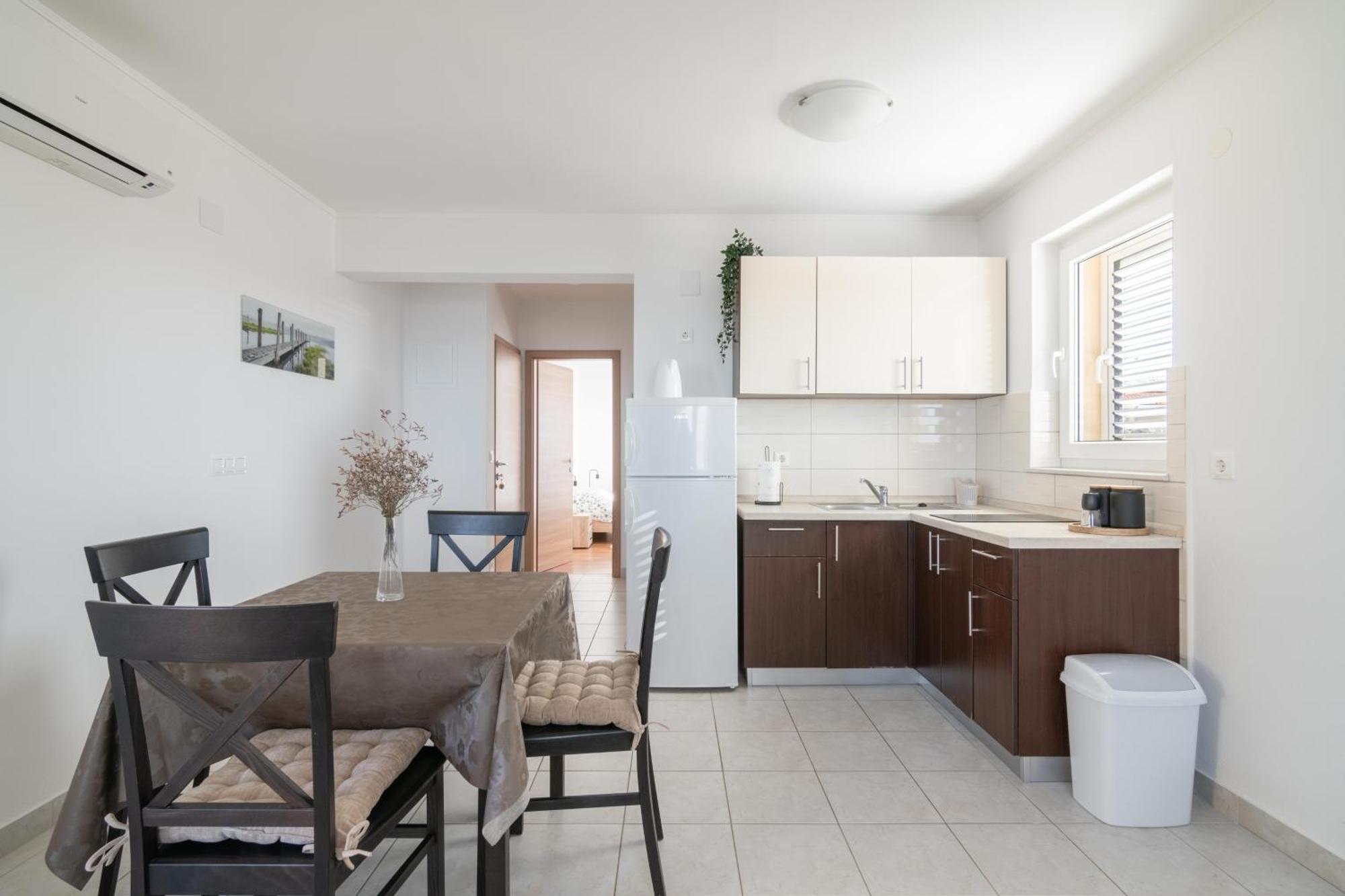 Apartments With A Parking Space Mandre, Pag - 18748 Kolan Εξωτερικό φωτογραφία