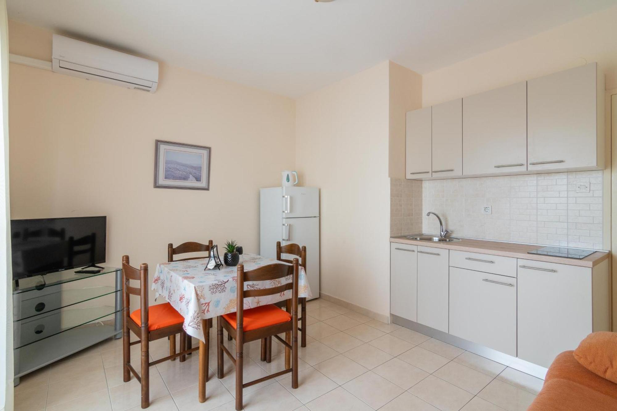 Apartments With A Parking Space Mandre, Pag - 18748 Kolan Εξωτερικό φωτογραφία